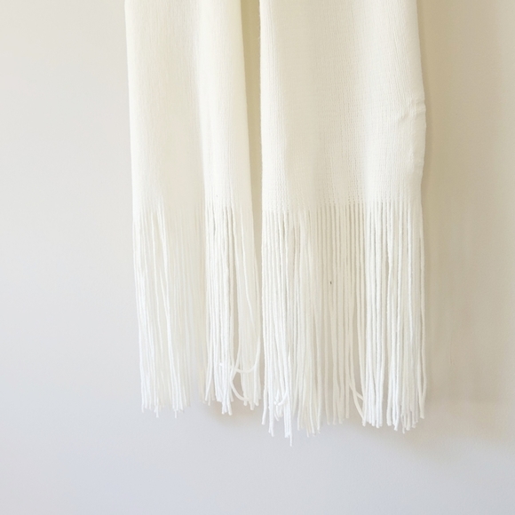 Delicate White Scarf - Picture 3 of 3